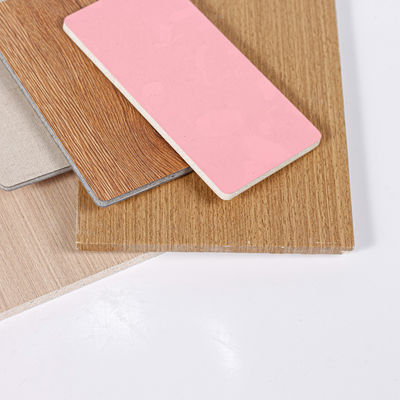 Tablas MgO decorativas impermeables al fuego e impermeables con dureza fuerte y acabado liso